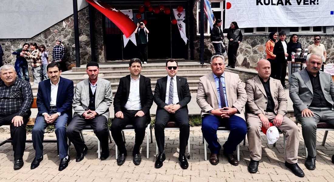 bozyel_necdet's tweet photo. İlçemiz @ESMEPINAROO TÜBİTAK 4006 fuarına, Sn Kaymakamımız İsmail GÜNEY'le katıldık. Çocuklarımızın geleceğe yönelik hayallerini projelerini yerinde gördük.TYMM geleceğe umutla bakmadır. @tcmeb @Yusuf__Tekin @TCMusValiligi @haskoykymkmligi @akadiraltay47 @HaskoyMem 
Hasköy/Muş https://t.co/3q7KYSBRpg