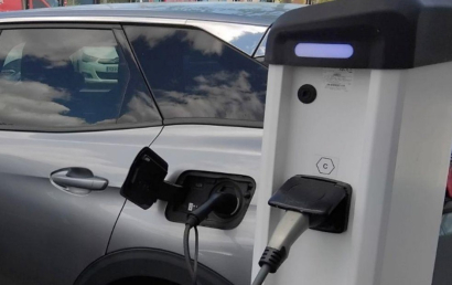 Nissan_ESP's tweet photo. ⚡️ ¡La movilidad eléctrica se acelera en España!

El 21,5% de los turismos matriculados en abril fueron electrificados. Disponer de más oferta e incentivos está impulsando el cambio. 

Descúbrelo todo 👇 https://t.co/k5bNbdhdCv https://t.co/BXsAkmVATb