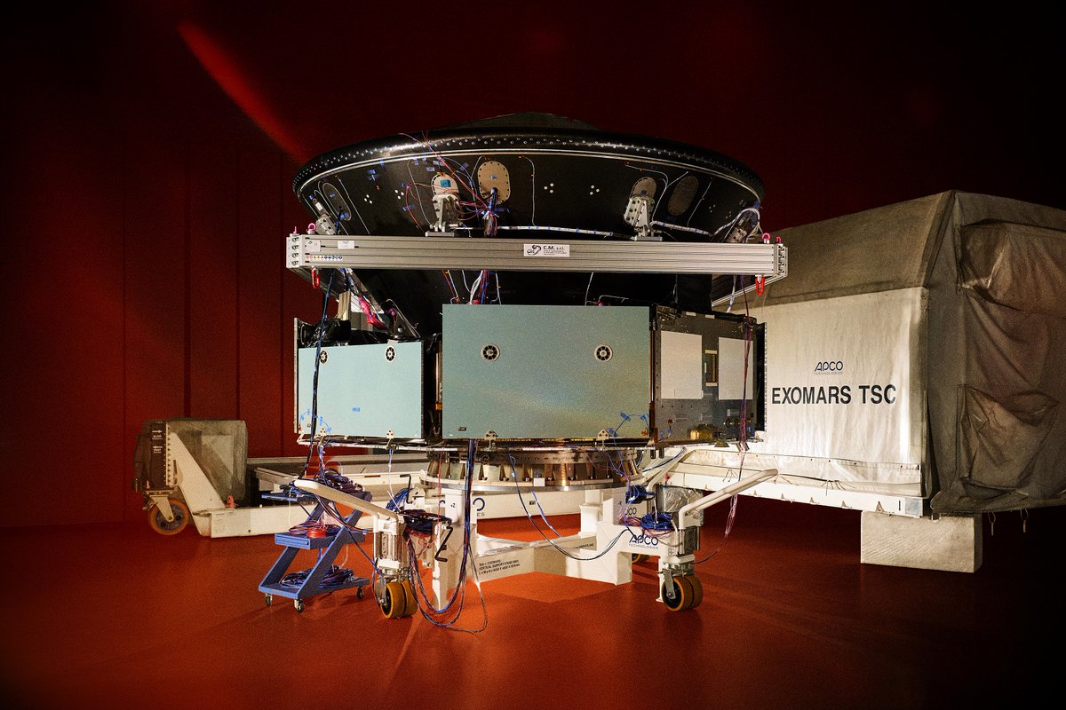 RevesdEspace's tweet photo. 🔴 Le modèle structurel de la nouvelle plateforme d'atterrissage d' #Exomars 2028 (en remplacement de la plateforme russe), le module d'entrée, de descente et d'atterrissage (EDLM) et le module de transfert entre la Terre et Mars, sont prêts pour les essais de vibrations et
1/2 https://t.co/2nVbFvMHYf