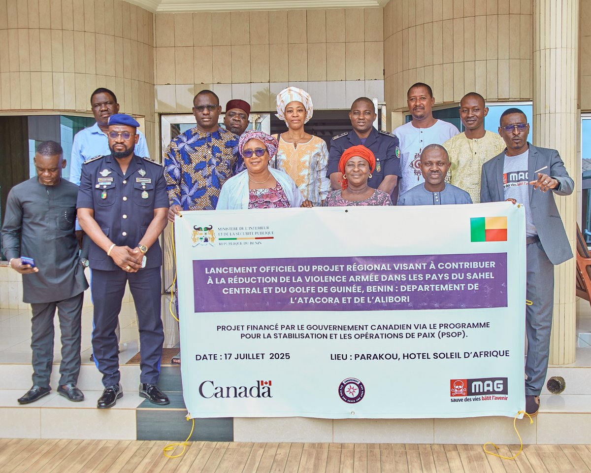 CanadaauBenin's tweet photo. 🇨🇦 ���🇯 En 2025, @CanadaauBenin a fièrement soutenu un projet de réduction de la violence armée au #Bénin. Grâce à @MAGSsaveslives, plus de 13 500 personnes sensibilisées aux risques des engins explosifs et plus de 560 sessions dans 36 villages.

#CanadaAuBénin @DevCanada https://t.co/FzXRqO0oXX