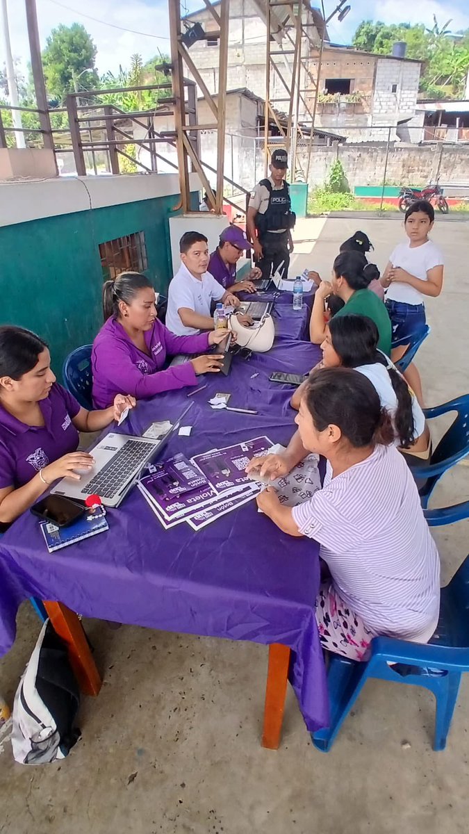 GoberManabi's tweet photo. Con el objetivo de actualizar y recopilar información de la ciudadanía para fortalecer el acceso a programas y beneficios sociales del Gobierno Nacional, se desarrolló una jornada de Registro Social en la parroquia Pedro Pablo Gómez. https://t.co/PlannFo0QP