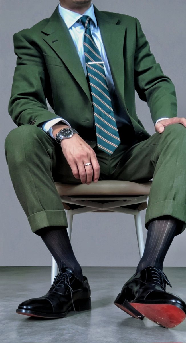 Desuit-tie tweet media