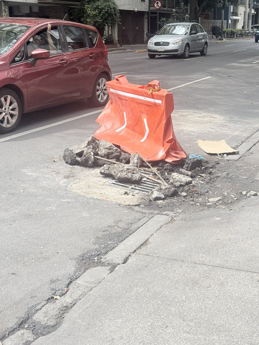 MarioCastilla's tweet photo. @locatel_mx @SOBSECDMX @En_laDelValle @BJAlcaldia_ @UCS_GCDMX Nos ayudan a que se lleven “la reparación” https://t.co/OVODqMrK6i