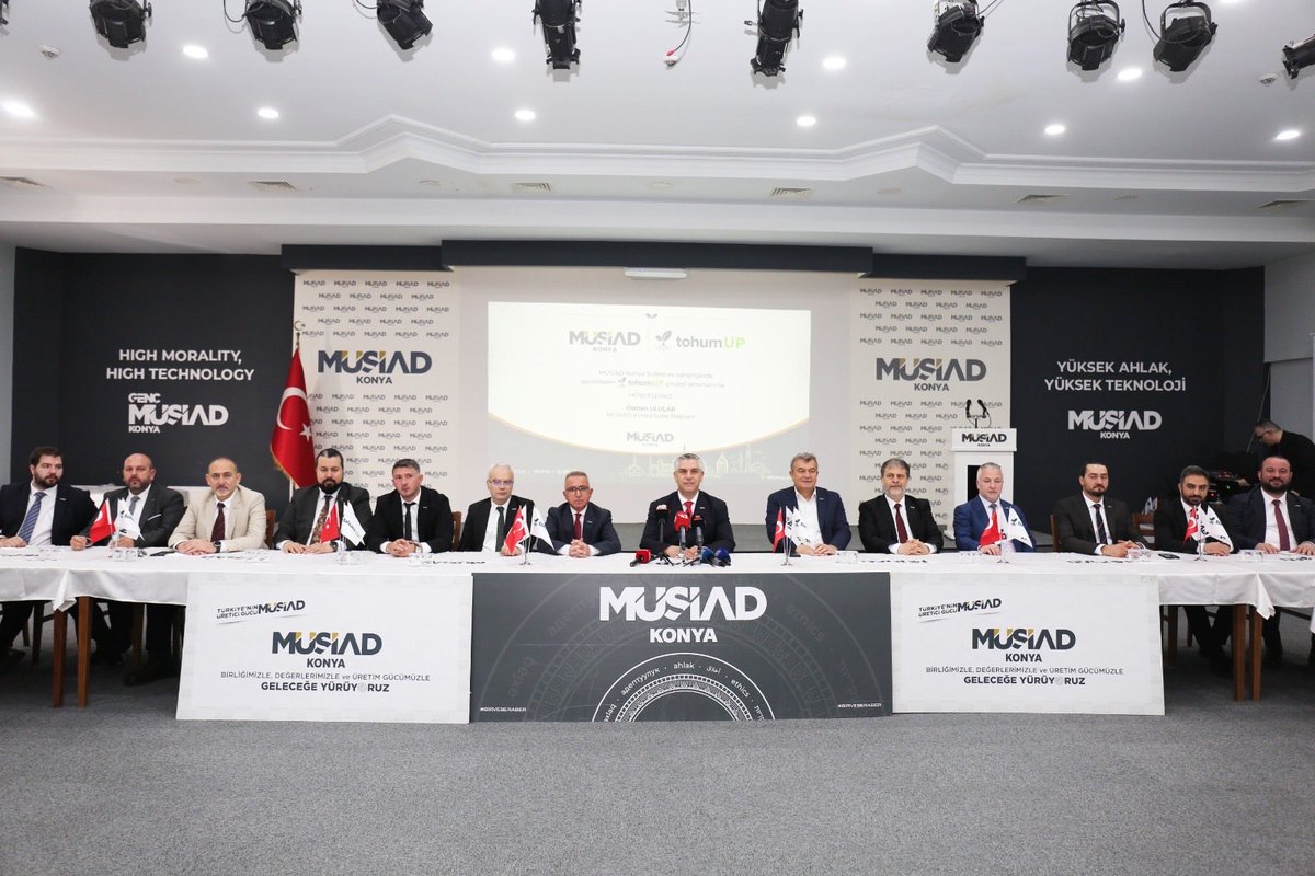MUSIADKonya's tweet photo. Başkanımız Sn. Osman Ulular’ın takdimiyle, Konya’nın girişimcilik ekosistemine yeni bir soluk kazandıracak TohumUP projemizin lansmanını gerçekleştirdik.

MÜSİAD Konya olarak; şehrimizin üretim gücüne, istihdamına, ihracatına ve girişimcilik vizyonuna katkı sunmayı önemli bir sorumluluk olarak görüyoruz.

TohumUP ile yenilikçi fikirleri, büyüme potansiyeli taşıyan girişimleri ve güçlü projeleri; yatırımcılar, mentorlar ve iş dünyasının tecrübesiyle buluşturmayı hedefliyoruz.

Yerel girişimleri ulusal başarılara dönüştürmek, ulusal başarıları ise dünyaya açmak amacıyla çıktığımız bu yolculuğun Konya’mıza ve girişimcilik ekosistemimize hayırlı olmasını diliyoruz.

Projenin hayata geçirilmesinde emeği bulunan tüm paydaşlarımıza ve lansman programımıza katılım sağlayan kıymetli basın mensuplarımıza teşekkür ediyoruz. 
@tohumup @osmanulular @musiad