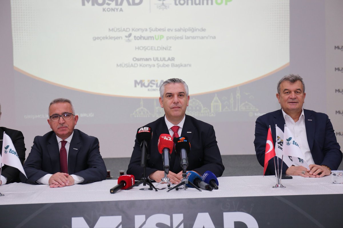MUSIADKonya's tweet photo. Başkanımız Sn. Osman Ulular’ın takdimiyle, Konya’nın girişimcilik ekosistemine yeni bir soluk kazandıracak TohumUP projemizin lansmanını gerçekleştirdik.

MÜSİAD Konya olarak; şehrimizin üretim gücüne, istihdamına, ihracatına ve girişimcilik vizyonuna katkı sunmayı önemli bir sorumluluk olarak görüyoruz.

TohumUP ile yenilikçi fikirleri, büyüme potansiyeli taşıyan girişimleri ve güçlü projeleri; yatırımcılar, mentorlar ve iş dünyasının tecrübesiyle buluşturmayı hedefliyoruz.

Yerel girişimleri ulusal başarılara dönüştürmek, ulusal başarıları ise dünyaya açmak amacıyla çıktığımız bu yolculuğun Konya’mıza ve girişimcilik ekosistemimize hayırlı olmasını diliyoruz.

Projenin hayata geçirilmesinde emeği bulunan tüm paydaşlarımıza ve lansman programımıza katılım sağlayan kıymetli basın mensuplarımıza teşekkür ediyoruz. 
@tohumup @osmanulular @musiad