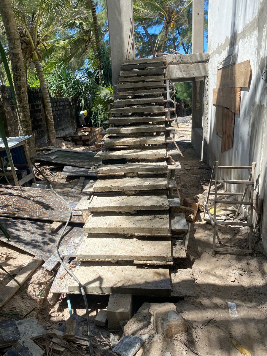 f_ongaga's tweet photo. @KowinoMoses @JDstudio254 Supervised the construction of this cantilevered stairs for almost 2 weeks. They look amazing right now. https://t.co/9fr2h4cGyb