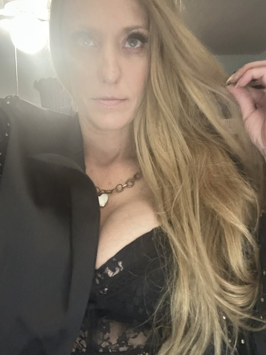 Ember Reigns tweet media