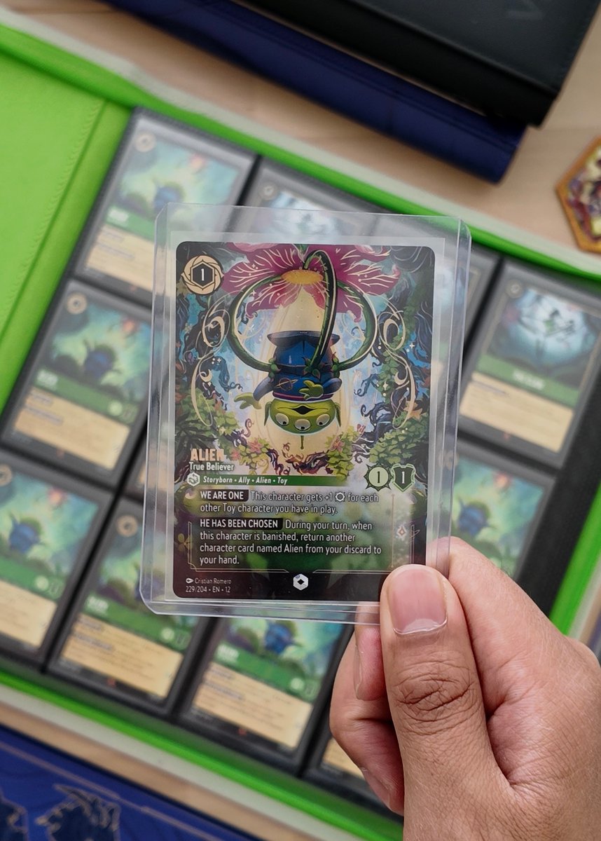 lorcanaduo's tweet photo. New SET 12 binders by Vault X are now available for pre-order 🤠 

Perfect for your Wilds Unknown collection. Or just your Alien collection 👽

Use affiliate code “THEDUO” for a discount off your order 😎 https://t.co/cRS8GHlmom