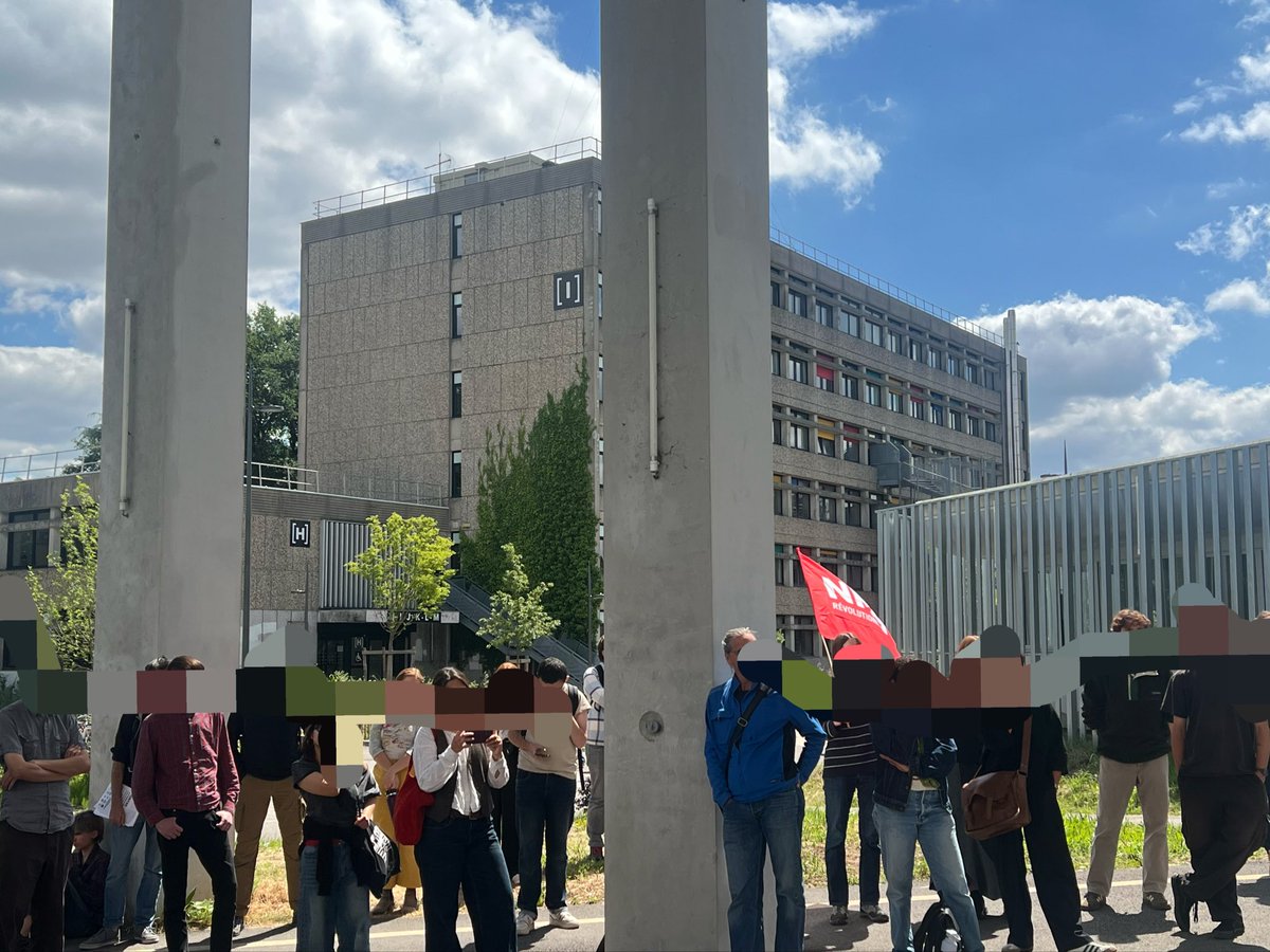 machineprobable's tweet photo. Non à l'augmentation des frais d'inscription pour les étudiants étrangers !
No to the rise of tuition fees for foreign students !
#ubm #bordeauxmontaigne https://t.co/LnX7ZHy5eG