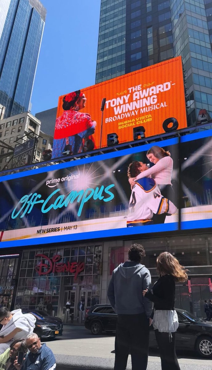 📲 | VEIO AI! Ella e Belmont na Times Square. ❤️

• @/ellabright__ • IG Stories