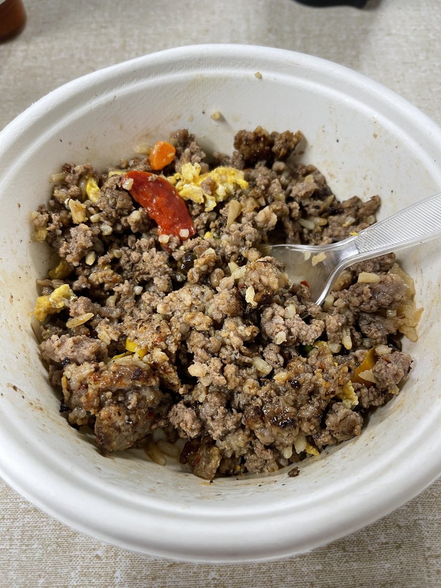 F3_Challenges's tweet photo. My Typical lunch at the warehouse:

Burger
A little hot Sausage
Eggs
A little Veggie Fried Rice
A little Mineral Sea Salt

Wash it down with some creatine and BCAA’s in 20oz Le Bleu ultra pure water. https://t.co/Zb9WBkX1cE