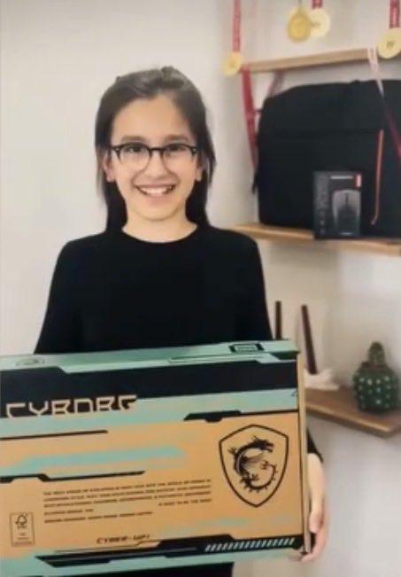 memleketyoutube's tweet photo. Satranç çalışmaları için bilgisayar isteyen kardeşimizin talebini Sayın Reis Sedat Peker geri çevirmemişti. 
Tekirdağ’daki turnuvada kupa ve madalya kazanan kardeşimiz, ödüllerini Reis Sedat Peker’e armağan etti. https://t.co/uEQZWPVtoG