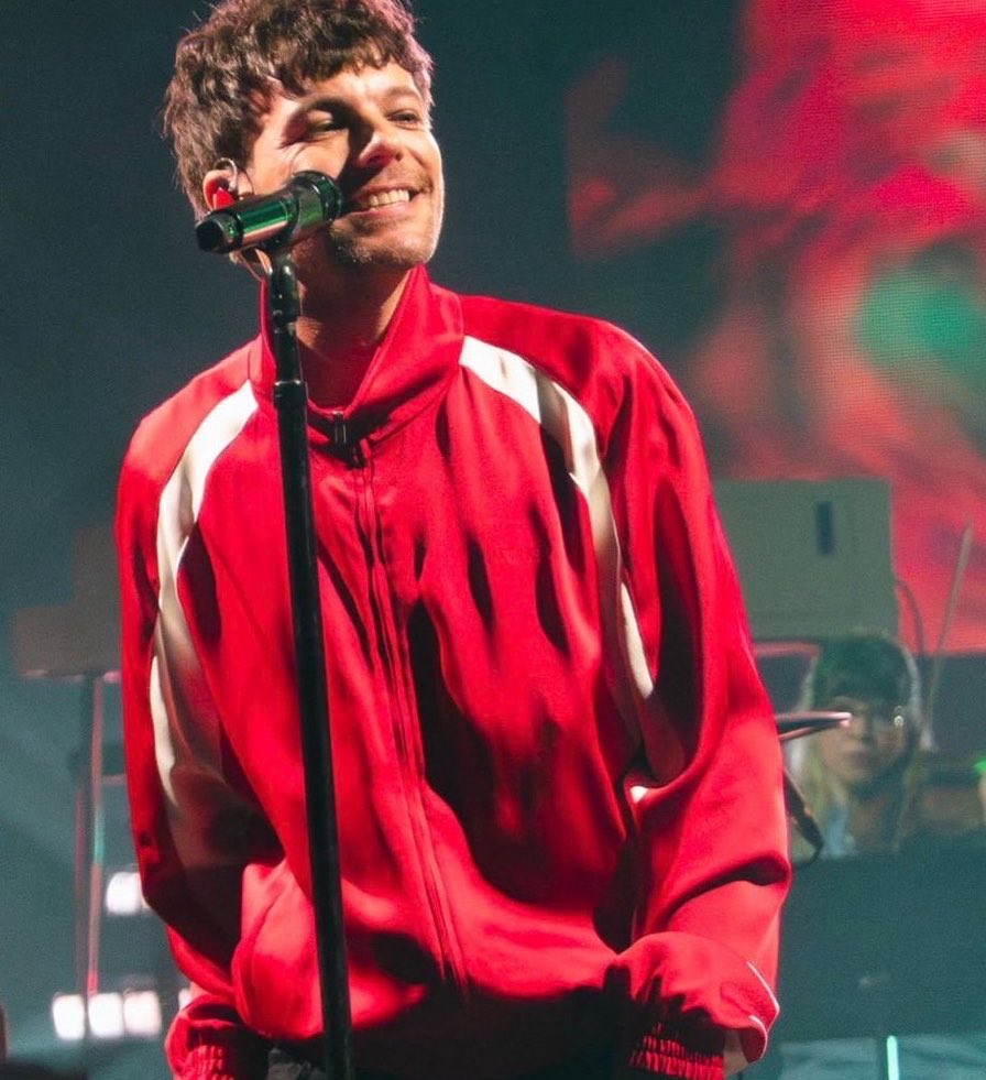 the dagger 🦋 tweet media