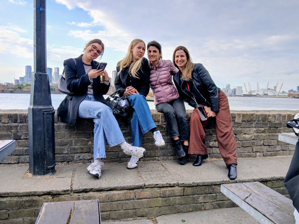 KAESocial's tweet photo. We went the long way to pub evening last week – all the way down to Greenwich Park, with its amazing views over London. It was a great chance for our students see more of London, to relax, and practise their English as part of the #kaesocialprogramme https://t.co/d0Fk93utrT