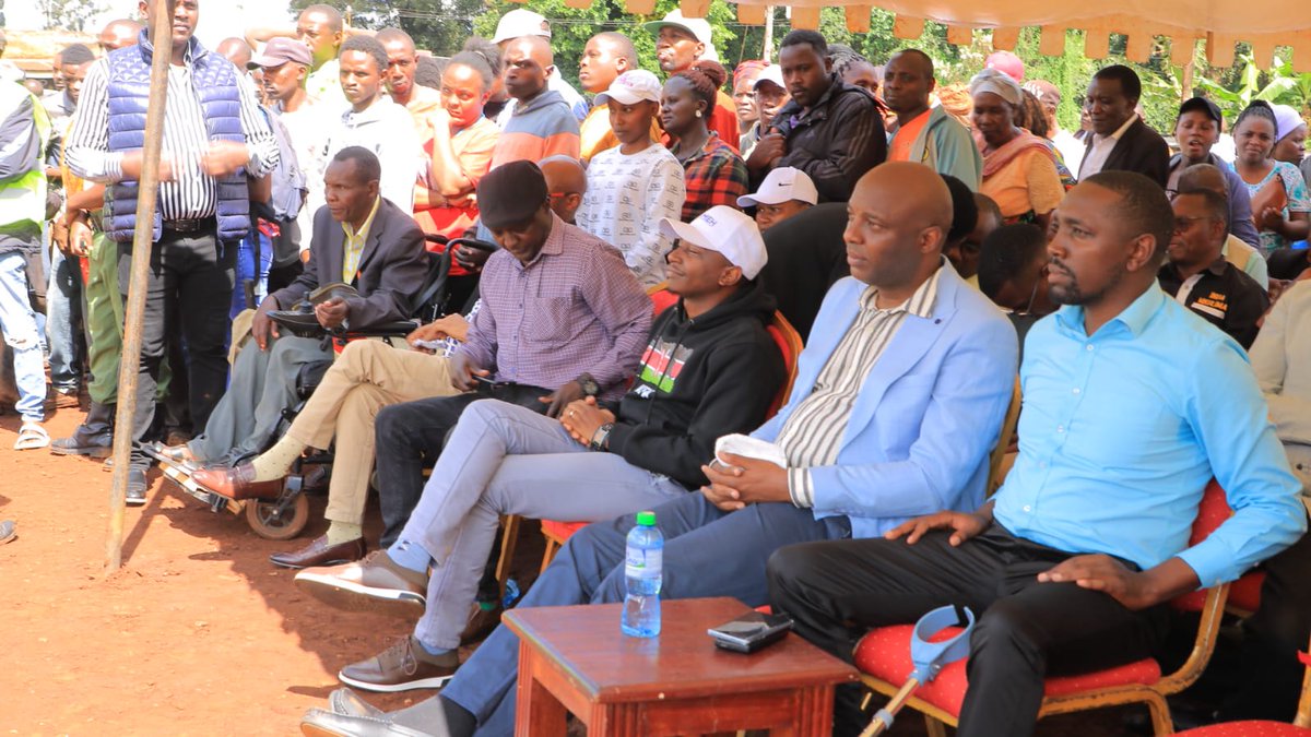HonKangata's tweet photo. Today in Gatanga:  farmers trained on Hass avocado farming – the crop turning 1/4 acre into KSh 300K per year.  

✅ Certified Hass seedlings issued  
✅ GAP training: planting, pruning, pest control  
✅ MyMuranga App 
✅ Link to exporters through Kakuzi partnership https://t.co/Fm2vLHUT82