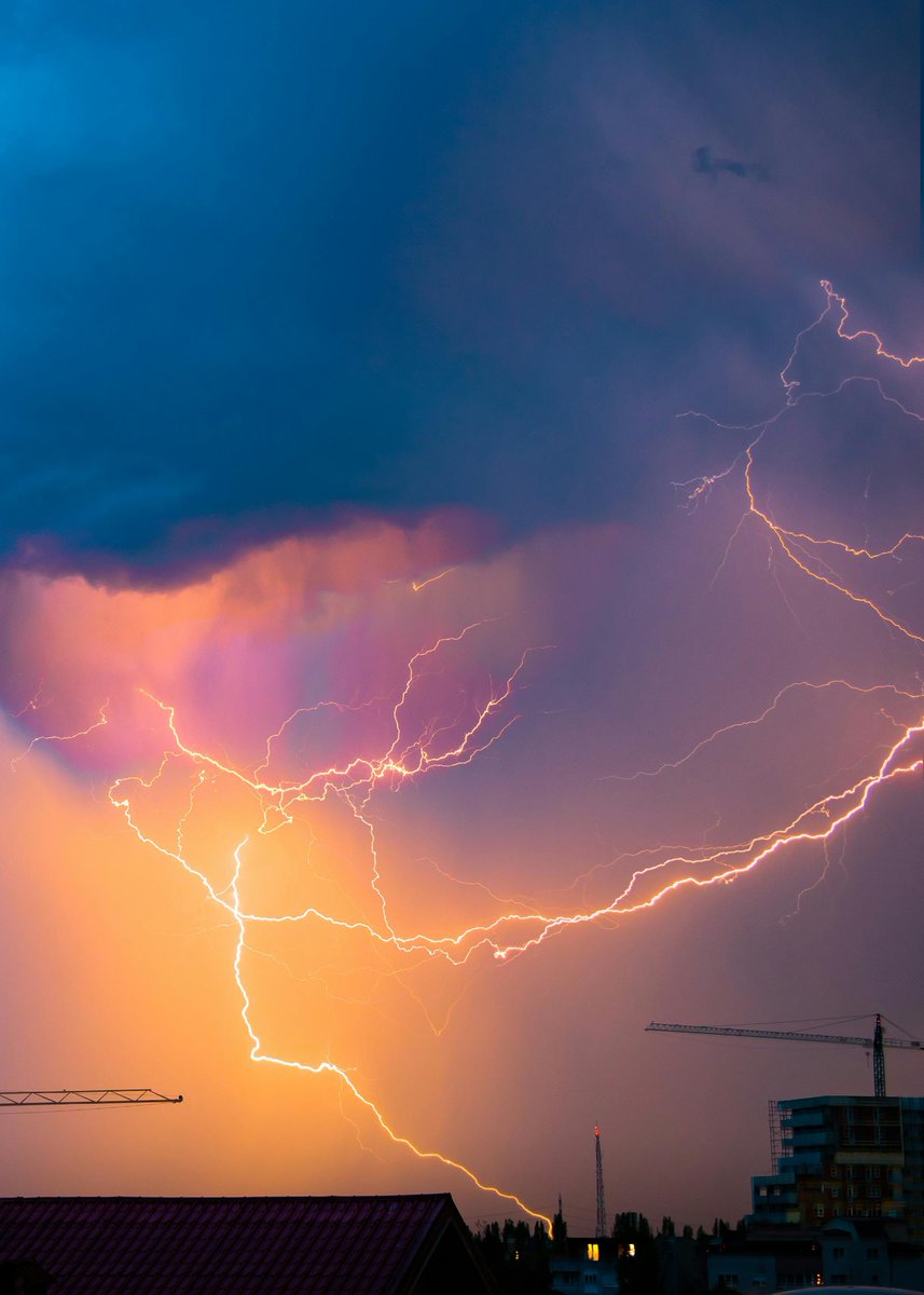 CornerstoneBI's tweet photo. Storms don’t wait until you’re ready. ⛈️🌬️🏠
Insurance isn’t just paperwork and don't forget it’s your broker that helps you recover when the unexpected hits.
Are you protected against storm damage… or hoping the weather holds?
#StormProtection #InsuranceMatters #storm #BusinessInsurance #BePrepared #PeaceOfMind