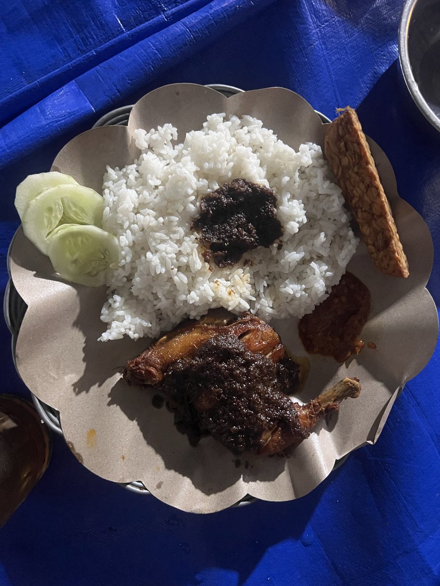 jjoe__y's tweet photo. @erraent nasi ayam bumbu maduraaa 🤤 https://t.co/4z0pPdaruI