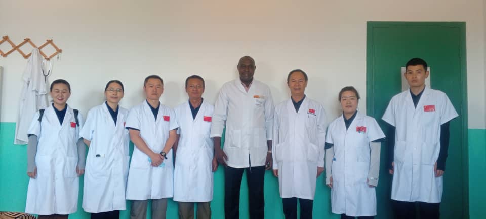 HKarusi's tweet photo. En date du 12 mai 2026, l'hôpital du Cinquantenaire NatweTurashoboye de Karusi a bénéficié un appui technique dans différentes spécialités. C'est dans le cadre de renforcement des relations entre l'équipe médicale chinoise présente au Burundi et l'@HKarusi. https://t.co/d7DVivHnjV