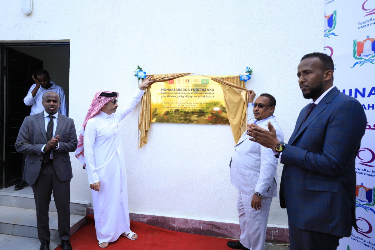 Qcharity_Som's tweet photo. The Governor of Banadir and Mayor Dr. Hassan Mohamed Hussein, and Qatar’s Ambassador to Somalia, Dr. Abdullah bin Salem Al Nuaimi, inaugurated medical warehouse in Banadir to serve over 17+ facilities across 20 districts.
#Qatar_Charity#Somalia https://t.co/QPEHOD3Bev