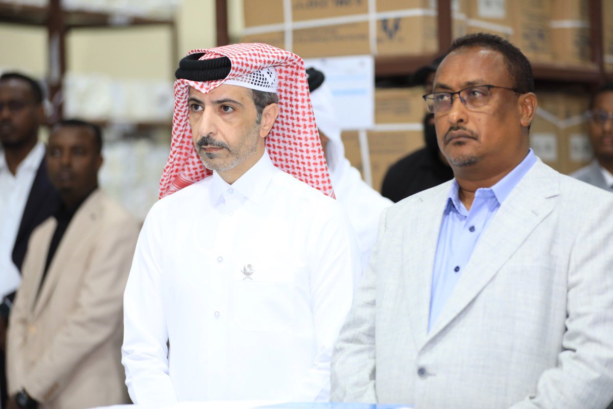 Qcharity_Som's tweet photo. The Governor of Banadir and Mayor Dr. Hassan Mohamed Hussein, and Qatar’s Ambassador to Somalia, Dr. Abdullah bin Salem Al Nuaimi, inaugurated medical warehouse in Banadir to serve over 17+ facilities across 20 districts.
#Qatar_Charity#Somalia https://t.co/QPEHOD3Bev
