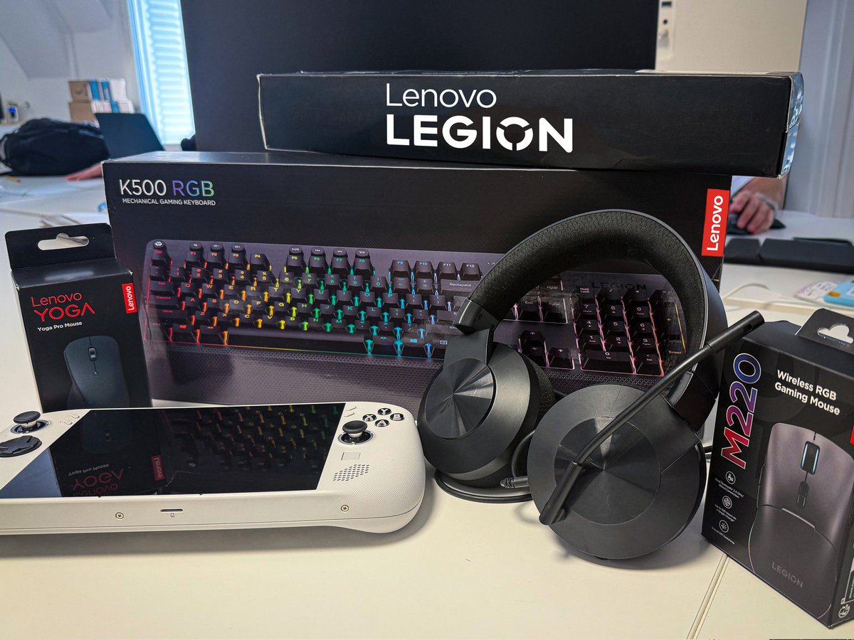 LenovoLegionFR's tweet photo. J'ai reçu ça au bureau, je sais pas quoi en faire... 👀 https://t.co/OYCLUqtZwC