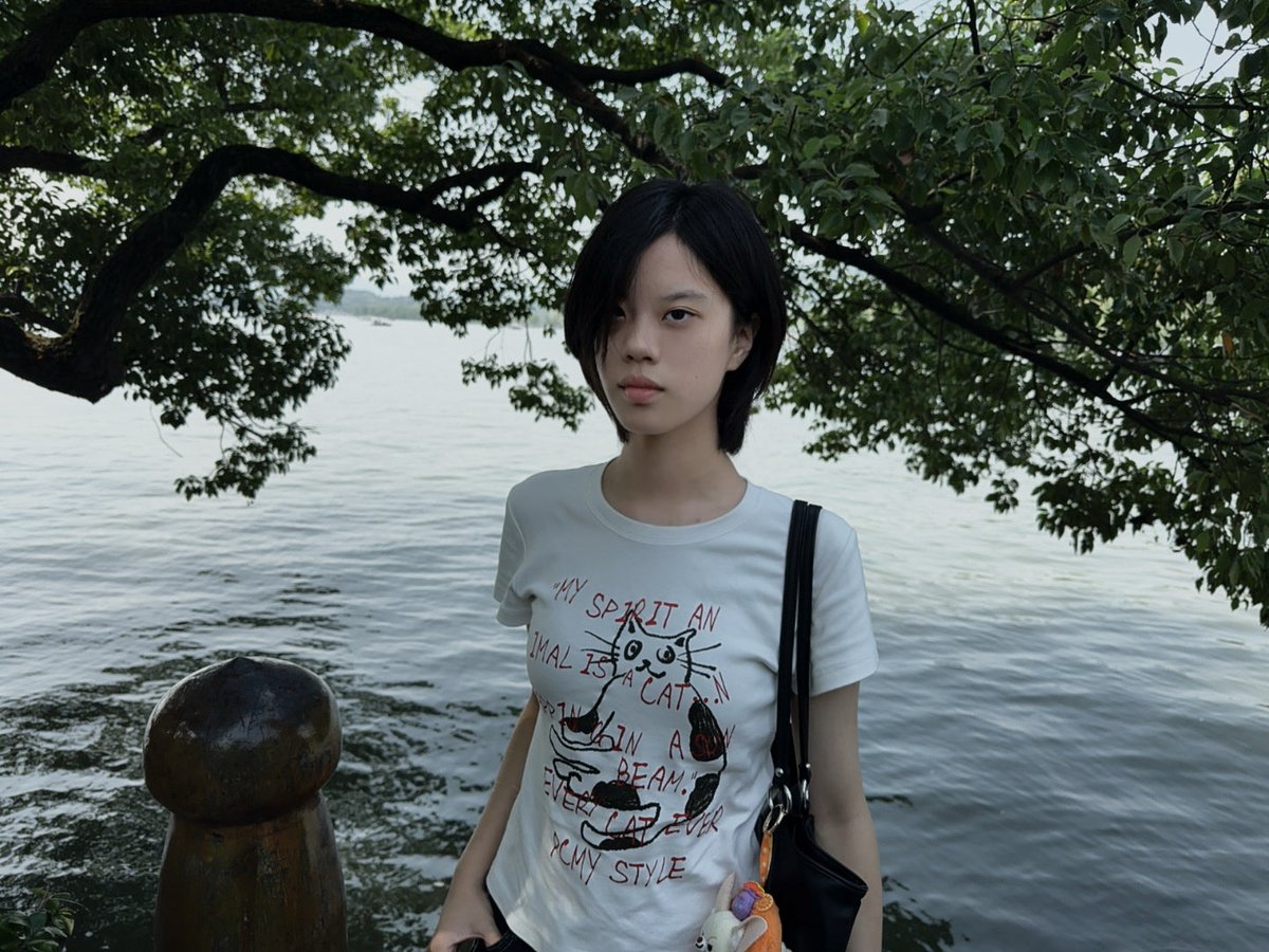 ning_10_'s tweet photo. i need love https://t.co/xqFGJ6IhNi