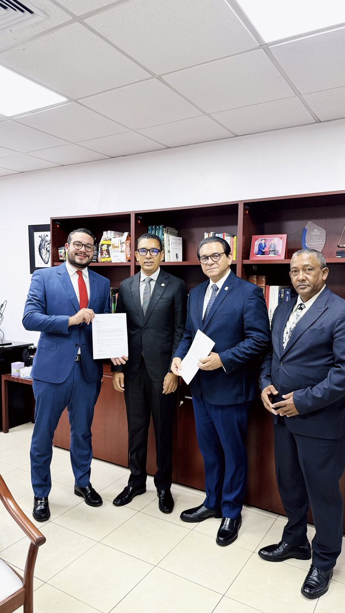 elnuevodiariord's tweet photo. 🫢¡Paul Maldonado deposita anteproyecto de reforma constitucional!👀

El abogado y jurista @paulmaldonado28 depositó ante el Senado de la República un anteproyecto de modificación constitucional que busca corregir la omisión de fechas ciertas para el inicio y culminación de los períodos constitucionales de los jueces de las altas cortes, así como del procurador general de la República y los procuradores generales adjuntos.

#ElNuevoDiarioRD