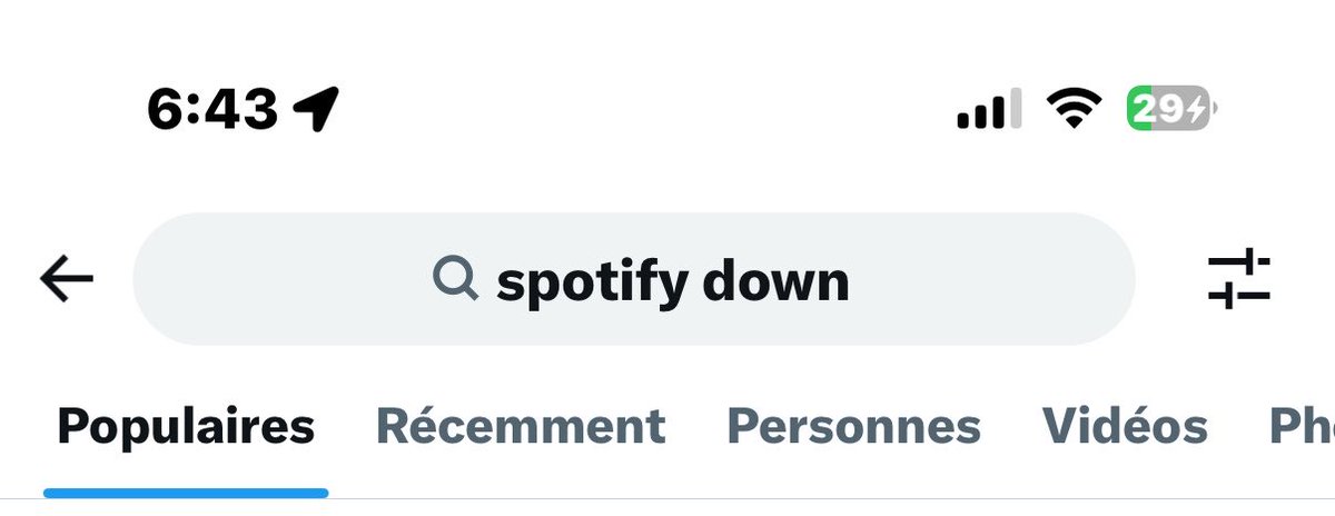 happilyjw_'s tweet photo. Spotify qui fonctionne pas, moi qui pense que c’est ma wifi mais meme en 5g y’a rien, puis je pense a mon telephone qui bug surement? Puis je décide de chercher ici et j’ai ma réponse, merci twitter https://t.co/Pbt6eVaHxY