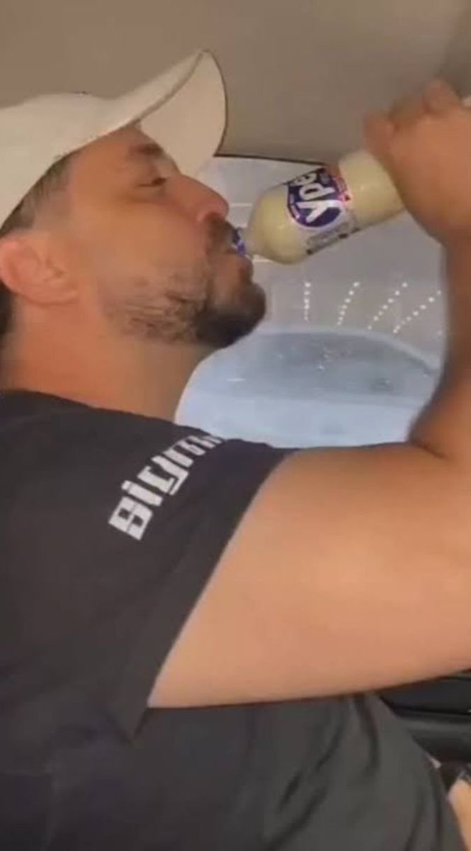 trabalhar presencial ou tomar uma garrafa de detergente?

eu: