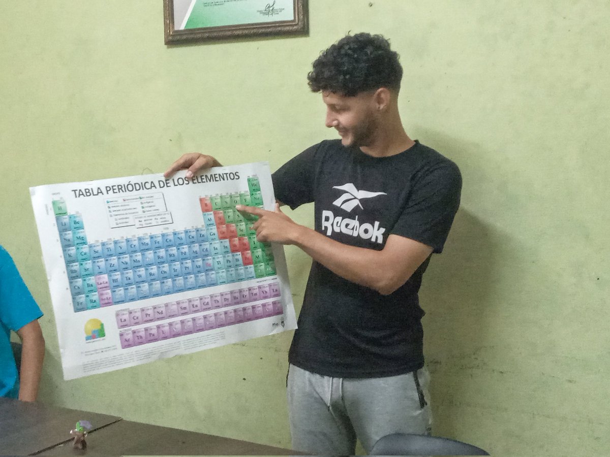 ULTCuba's tweet photo. Estudiantes y profesores de la carrera de Química realizaron su jornada científica estudiantil, actividad en la que se expusieron las investigaciones relacionadas con el proceso de enseñanza-aprendizaje de esta asignatura.
#ULTCuba #CubaMES #Capítulo31DeExcelencia https://t.co/TezJLgnZPD