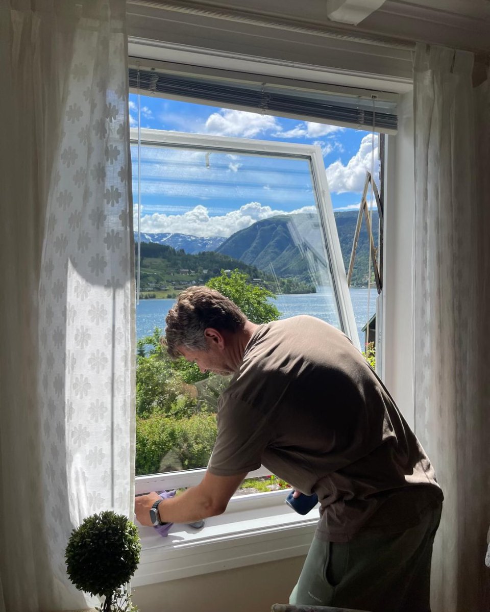 norwex's tweet photo. Our CEO, Beate Hjeltnes, is passionate about “Burping your home” by opening windows or doors for 10–15 minutes. 

Indoor air can be up to 5x more polluted than outside. This simple step helps clear out stale air, reduce buildup, and bring in fresh air for a cleaner-feeling space. https://t.co/dK67ckJdJc