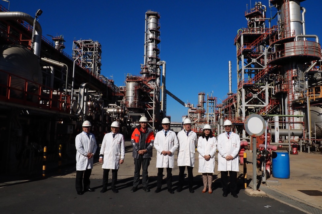 ParadelaJSr's tweet photo. Asignamos a la @UAPJunta la inversión de 100M€ que promueve @MoeveGlobal para instalar una planta de energía térmica a partir de biomasa en su parque energético de La Rábida. Un paso más en su transición para sustituir el uso de combustibles fósiles
➡️https://t.co/uNCC1F9HHV✅️ https://t.co/X8umxjfqx9