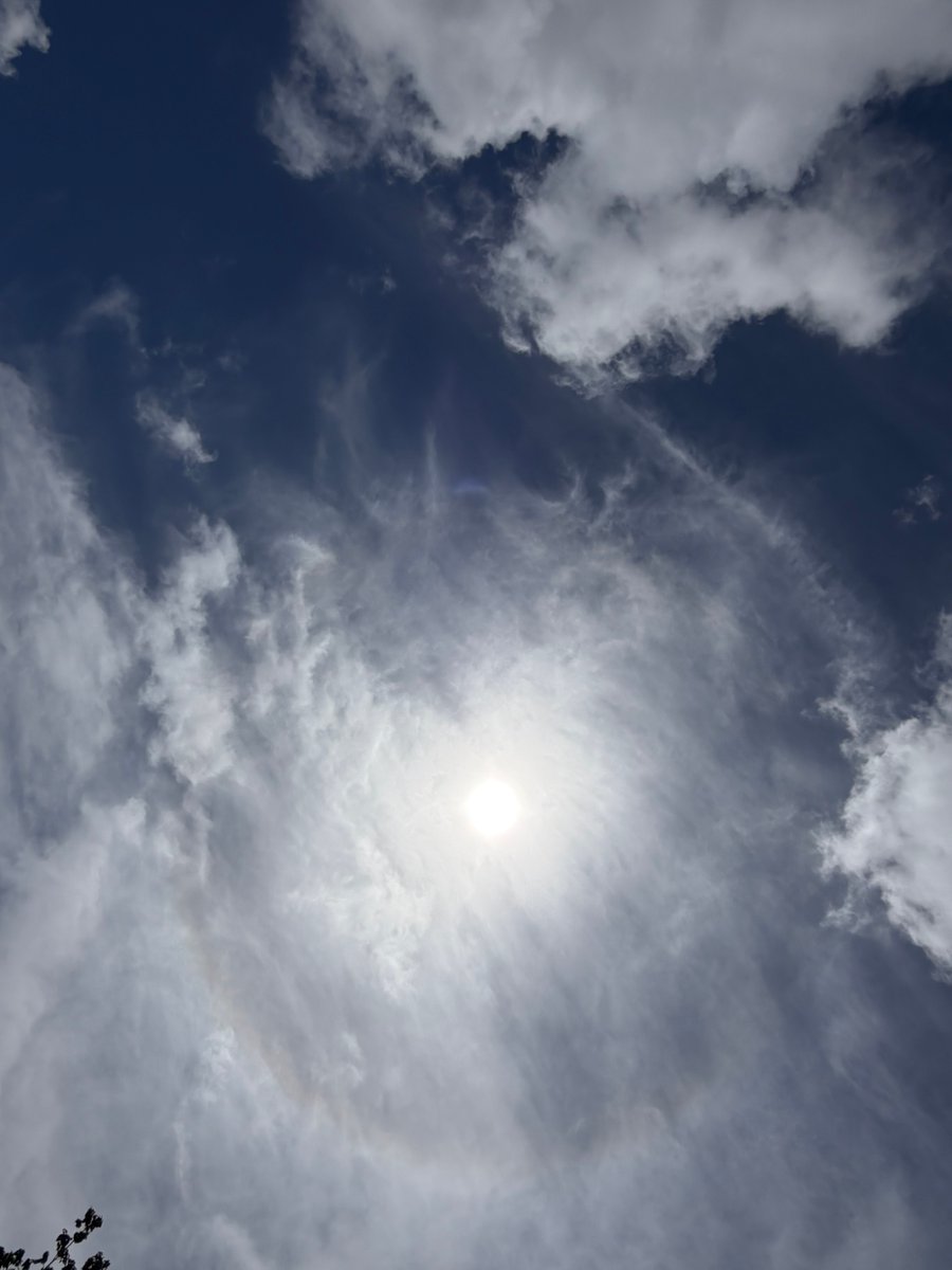 PrattsN's tweet photo. @DeborahTiempo @adamonzon @SLopezTiempo @manuelcrespotv @carlosomartv    @Carlostoletv y amig@s: ¡Bt!  Halo solar desde mi pedacito de cielo en Aibonito, 🇵��. https://t.co/77BuUJ0DAX