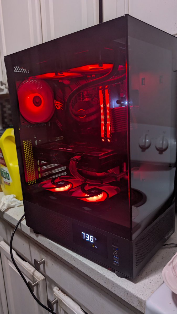 SimplyRECK's tweet photo. Updated my pc too with a new case, motherboard and cpu https://t.co/uSrujIeK0n