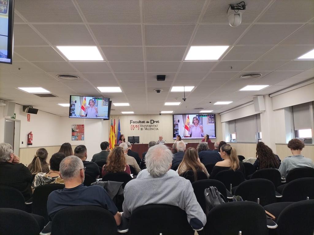FEVECTA's tweet photo. Sesión enriquecedora la que hemos disfrutado hoy en la III Jornada universitaria por una Democracia Económica, un foro muy necesario en colaboración de @PxDE_ @UV_EG @iudescoop y Fevecta https://t.co/kVwBHM6rk9