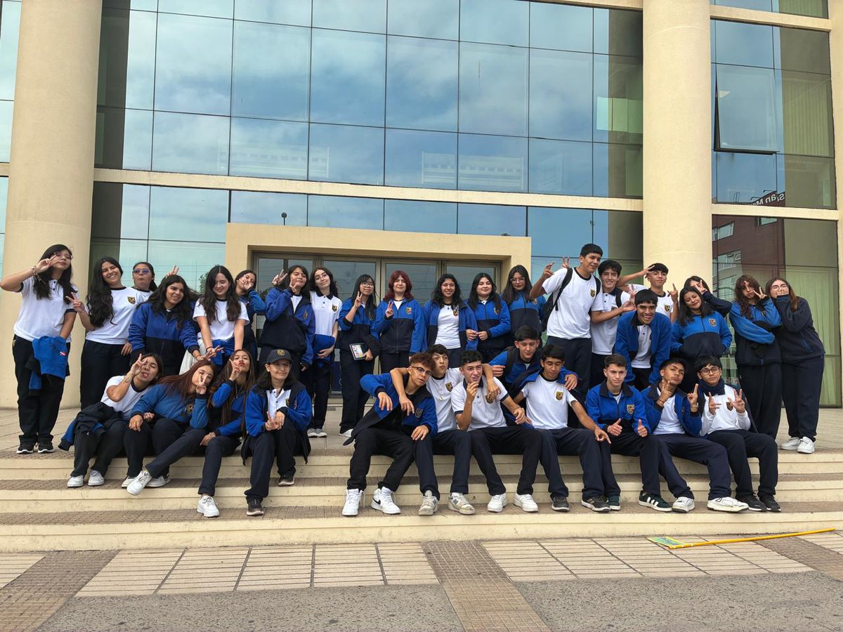 PJudicialChile's tweet photo. Estudiantes de Tercero Medio del Colegio Corazón de María conocieron la labor de la Corte de Apelaciones de Antofagasta, presenciando alegatos y recorriendo sus dependencias. https://t.co/PRqOC8WPLf