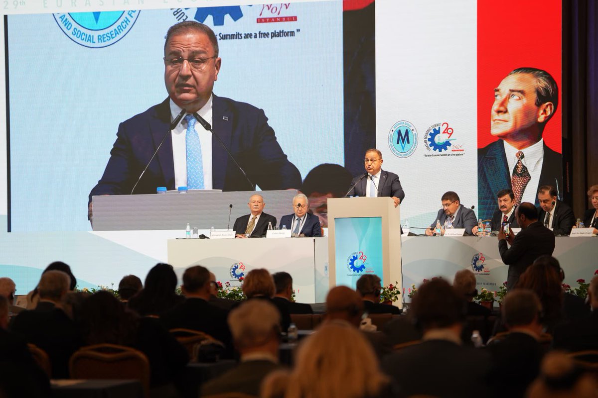 CTecdelioglu's tweet photo. Marmara Grubu Vakfı tarafından düzenlenen Avrasya Ekonomi Zirvesi Açılış Programı’na katılım sağladım

Programda; küresel ekonomi, bölgesel ticaret ve ihracatın sürdürülebilir büyümedeki rolüne ilişkin değerlendirmelerde bulundum. https://t.co/6LTXdsR6jd