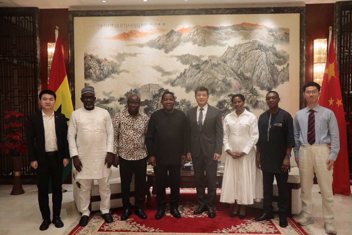 UnescoGhana's tweet photo. The Head of Office and UNESCO Representative in  Ghana, Mr. Moukala and the Sector Heads paid a courtesy call on the new Chinese Ambassador to Ghana, H. E. Mr. Cong Song.

Discussions focused on strengthening the cooperation between UNESCO and China Embassy in Ghana. https://t.co/JJEIL58syC