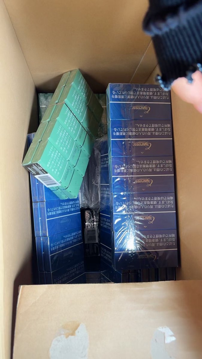 li28169072's tweet photo. 国内现货
卡比龙简装
卡比龙总裁
#卡比龙总裁 #和平铁盒 #和平铁罐 #寿百年 #日本烟 #澳洲双清 #美国双清 #英国双清 #澳洲香烟 #悉尼买烟 #中国买烟 #碧云 #七星蓝莓 #winston哈密瓜 #七星王 #大卫杜父 #高希霸 #iqos烟弹 #悉尼批发直邮日本烟 #澳洲批发香烟 #墨尔本香烟 https://t.co/UUpVqSuH4n