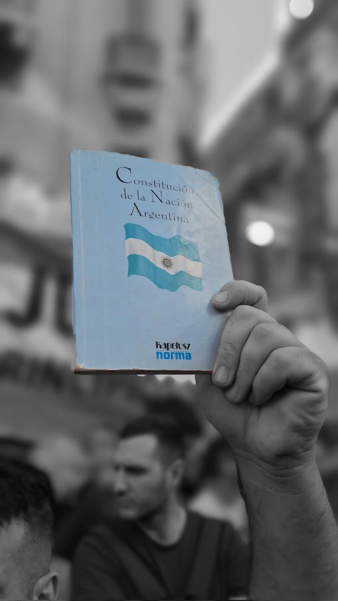 caw___'s tweet photo. #YoMarcho #marchafederaluniversitaria #educacionpublicasiempre #unlp #lasleyessecumplen https://t.co/TGdsY0Numo