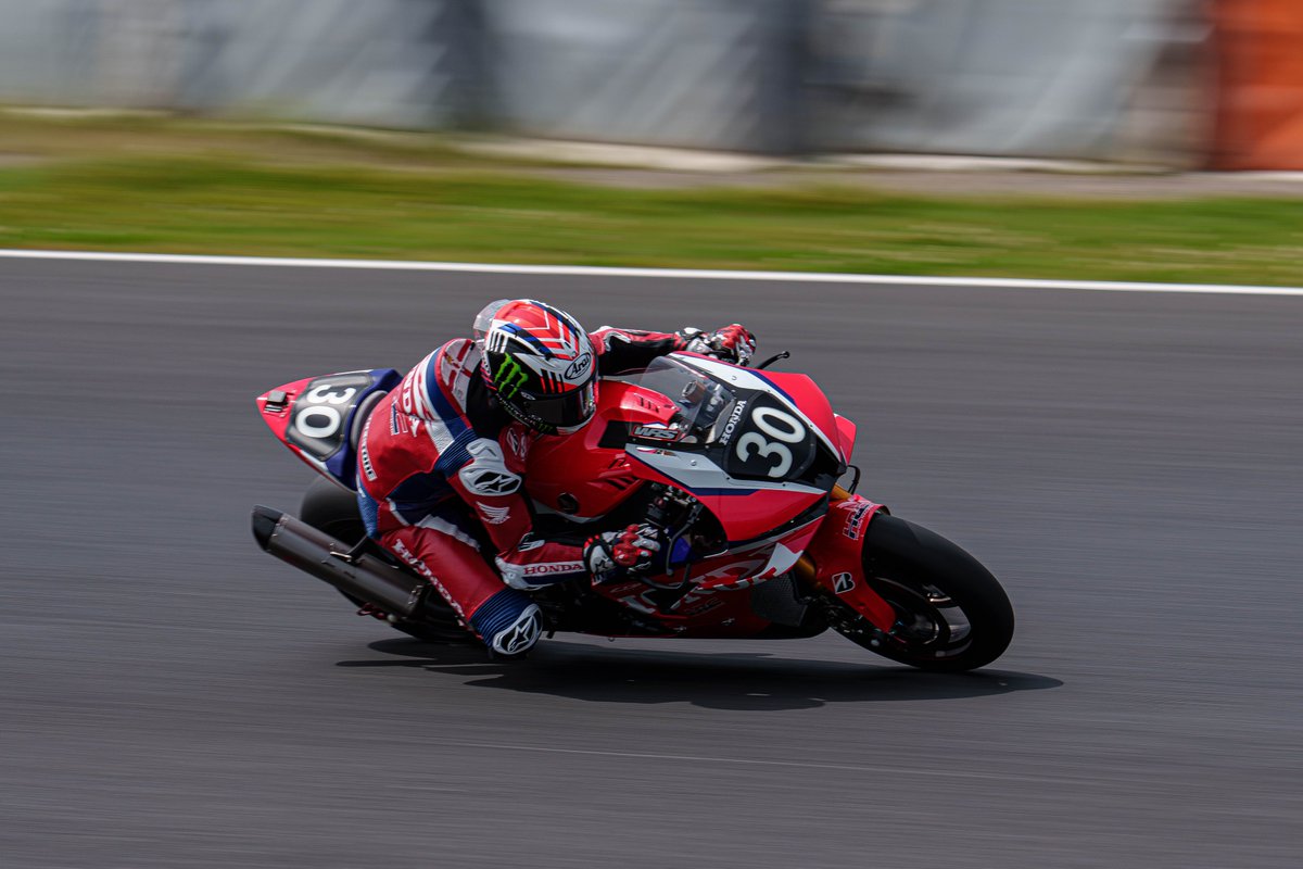 motographer2's tweet photo. #鈴鹿8耐 #HRC #ジョナサンレイ #jonathan_rea https://t.co/711VQtnCoL