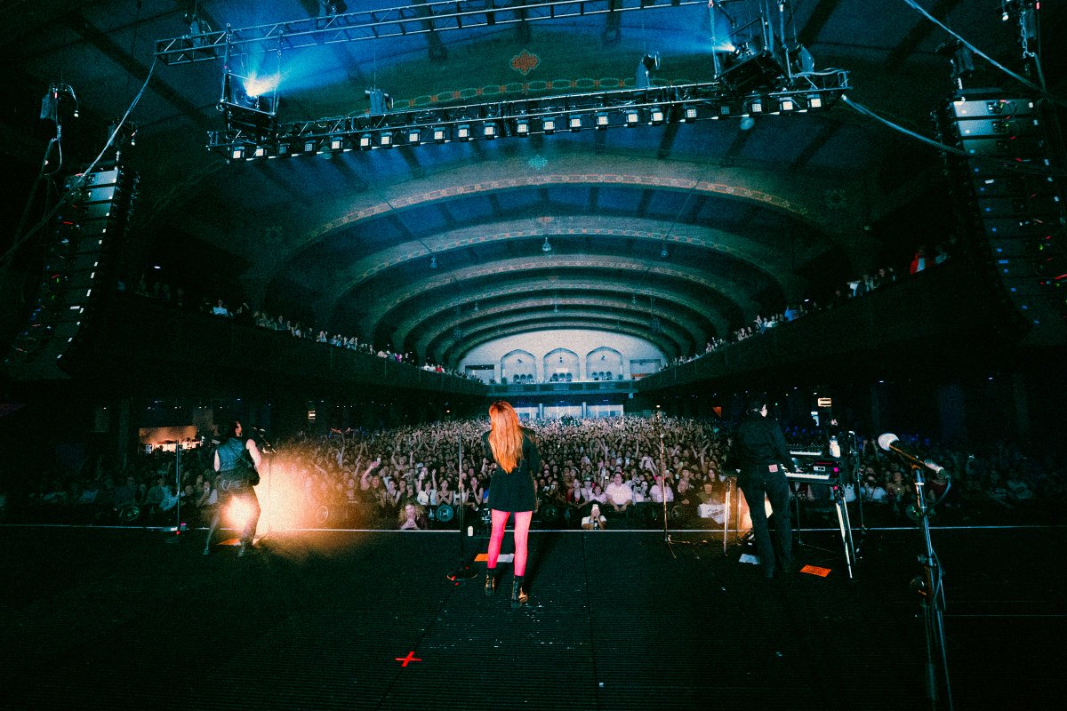 stagedhaze's tweet photo. For a band that has always understood the importance of atmosphere and prioritizing their shows to feel like escapism, #MUNA's album release show felt like their most fully realized live environment yet.

Our review:
https://t.co/bE4HBUdRG2 https://t.co/u1gFOB2JKA