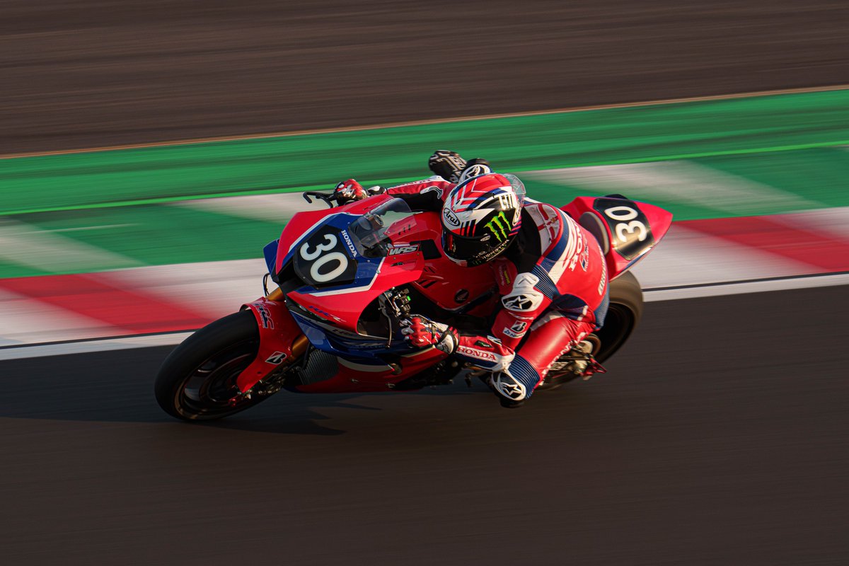 motographer2's tweet photo. #鈴鹿8耐 #HRC #ジョナサンレイ #jonathan_rea https://t.co/711VQtnCoL