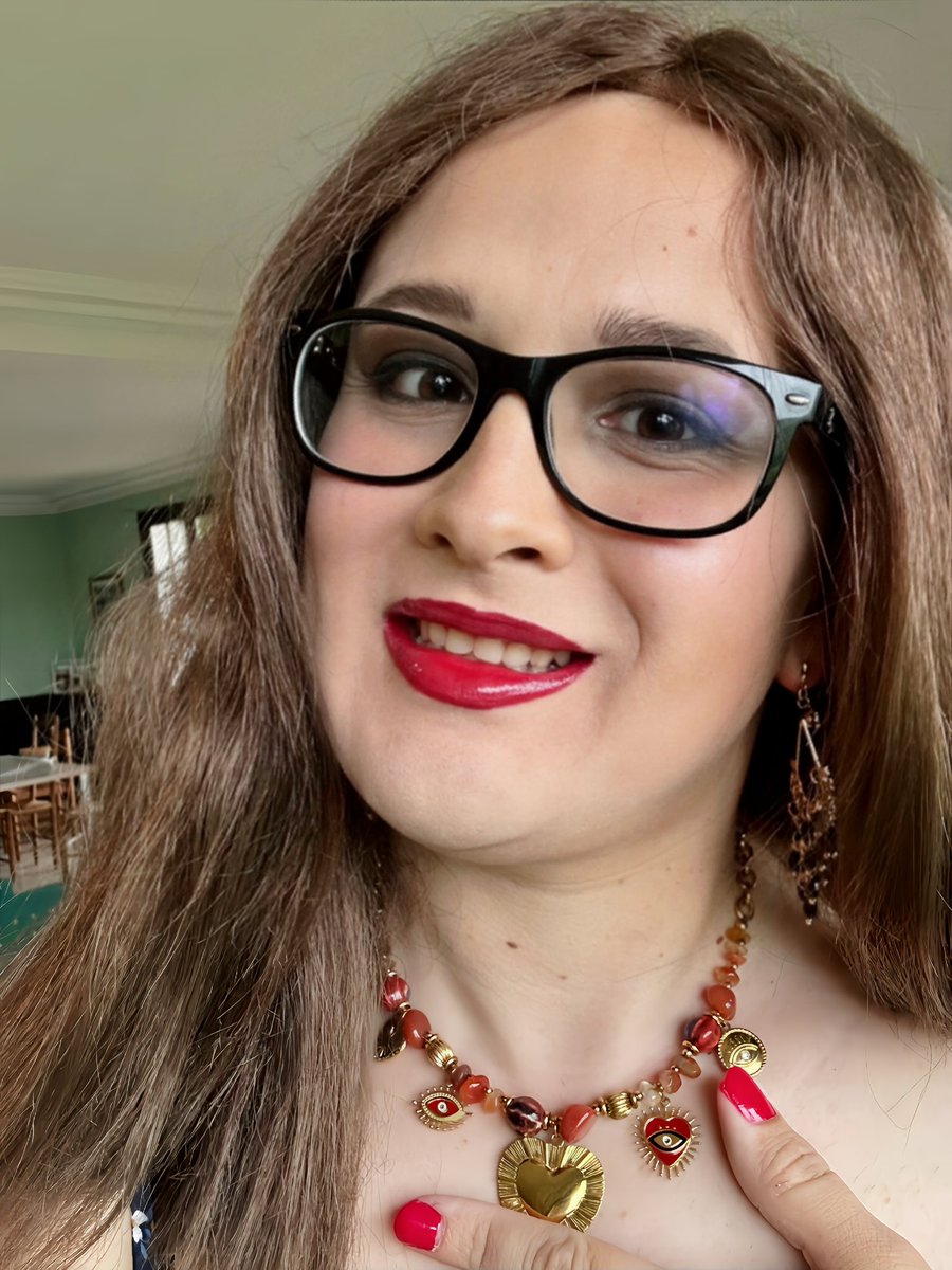SissyAurelie tweet media