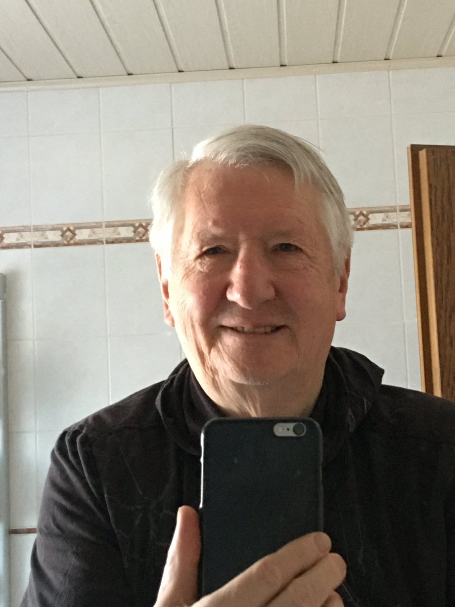 Helmut tweet media