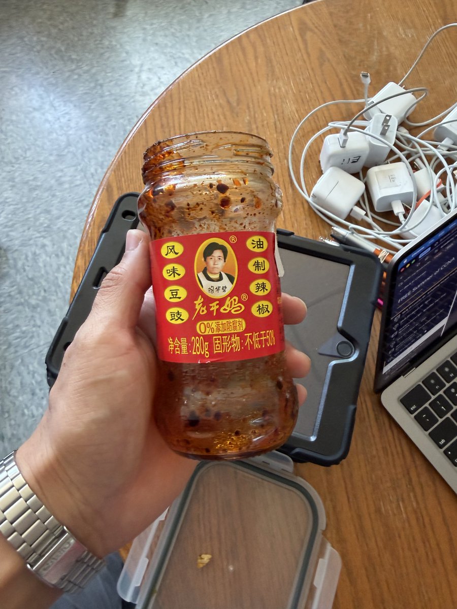 1995JRD's tweet photo. Laoganma supremacy https://t.co/nOVbm8i4IH