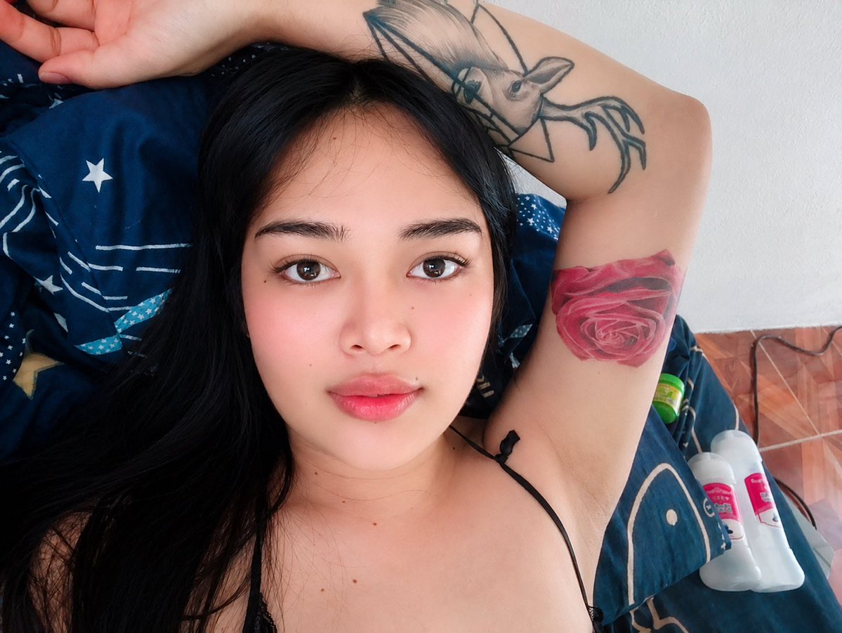 กีต้า เป็นกะเทยมีงู🐍 I am ladyboy tweet media