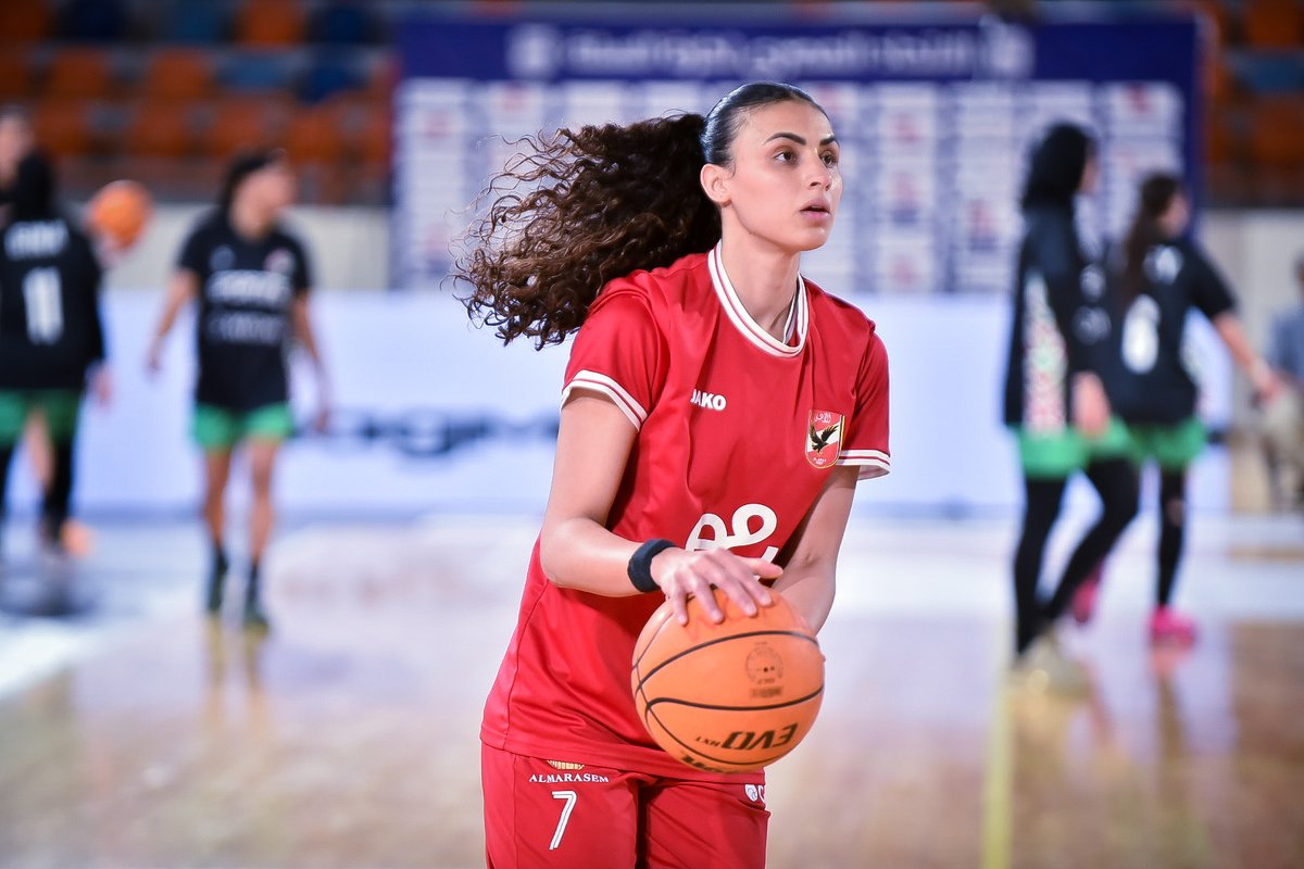 EBBFED's tweet photo. في ثالث مباريات نهائي دوري السوبر 🏆⛹🏻‍♀️

عمليات إحماء لاعبات سبورتنج والأهلي قبل انطلاق المباراة 🟢🔴

يمكنكم مشاهدة المباراة من خلال الرابط التالي 📺👇🏻
🔗: https://t.co/wvAN9xNZ3C

#EBF | #الاتحاد_المصري_لكرة_السلة https://t.co/jtCMTFxylm