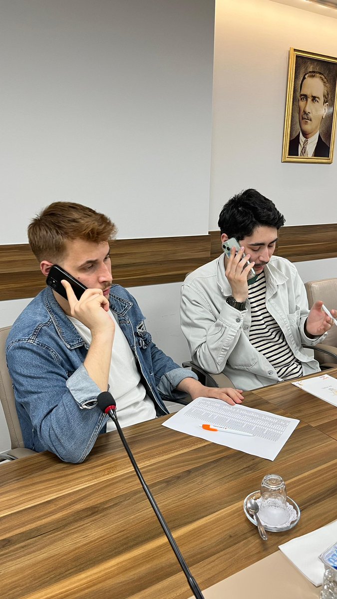 akgencumr's tweet photo. Büyük Şölen İçin Tüm Detayları İlmek İlmek İşliyoruz!

16 Mayıs Gençlik Şöleni’mize adım adım yaklaşırken, organizasyonun kusursuz ilerlemesi adına; koordinasyon toplantımızı Başkan Vekilimiz öncülüğünde gerçekleştirdik.

Toplantımız ile birlikte başladığımız arama çalışmalarıyla, Ümraniye’nin dört bir yanındaki genç kardeşlerimize ulaşıyor, bu büyük heyecanı paylaşıyoruz.

Masada strateji, sahada enerji ve telefon başında samimiyetle; 16 Mayıs’ta tarih yazmak için tam konsantrasyonla çalışıyoruz 🚀
.
.
.
#akgençümraniye #1gençlikşöleni #akgençistanbul #akgençümraniyesahada #durmakyokyoladevam