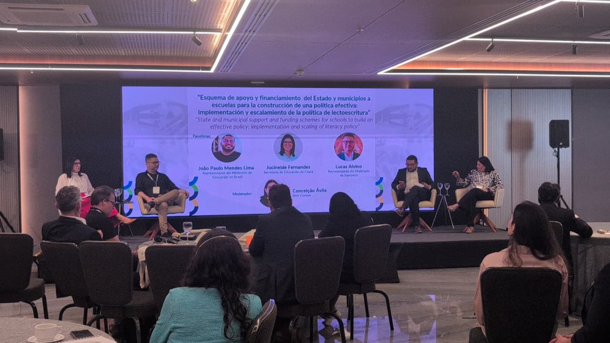 KixLac's tweet photo. 🎯Se desarrolla el segundo panel de la jornada con el tema: “Esquema de apoyo y financiamiento del Estado y municipios a escuelas para la construcción de una política efectiva: implementación y escalamiento de la política de lectoescritura”

#VisitaTécnicadeAprendizaje en Ceará🇧🇷 https://t.co/2ltVaBNDws